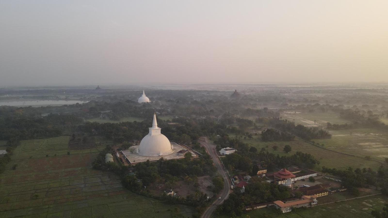 Ehala Family Rest Hotel Anuradhapura Ngoại thất bức ảnh